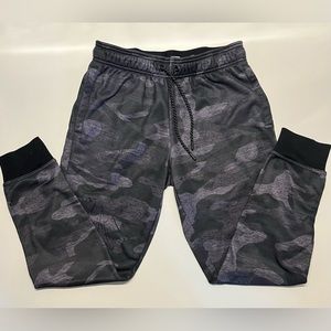 Men’s Reebok Camouflage Joggers Size: M